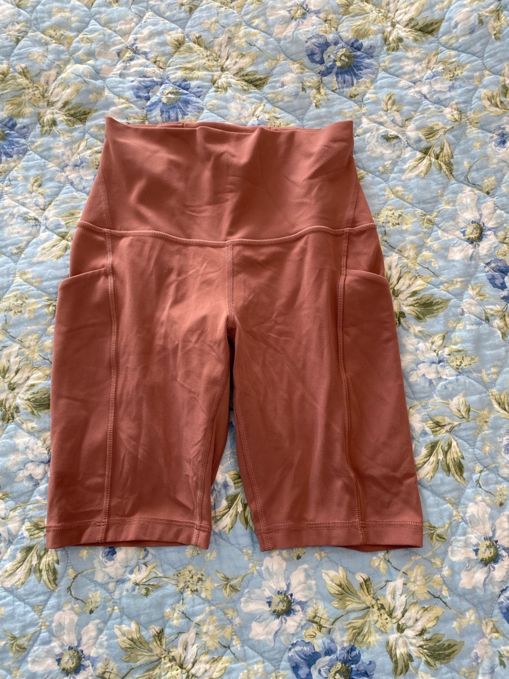 Lululemon bike shorts size 4